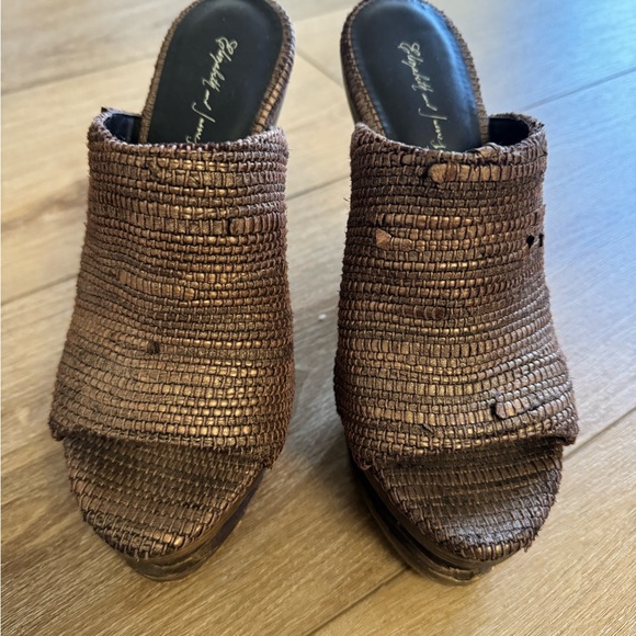 Elizabeth & James wood platforms - Picture 10 of 10